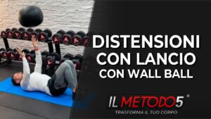 Distensioni con lancio per pettorali con Wall ball