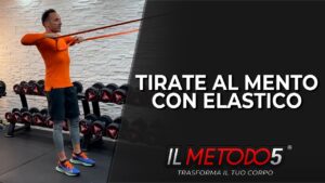 Tirate al mento con elastico