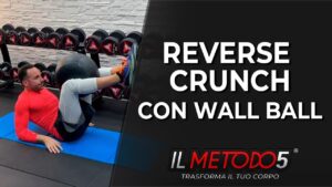Reverse Crunch con Wall Ball